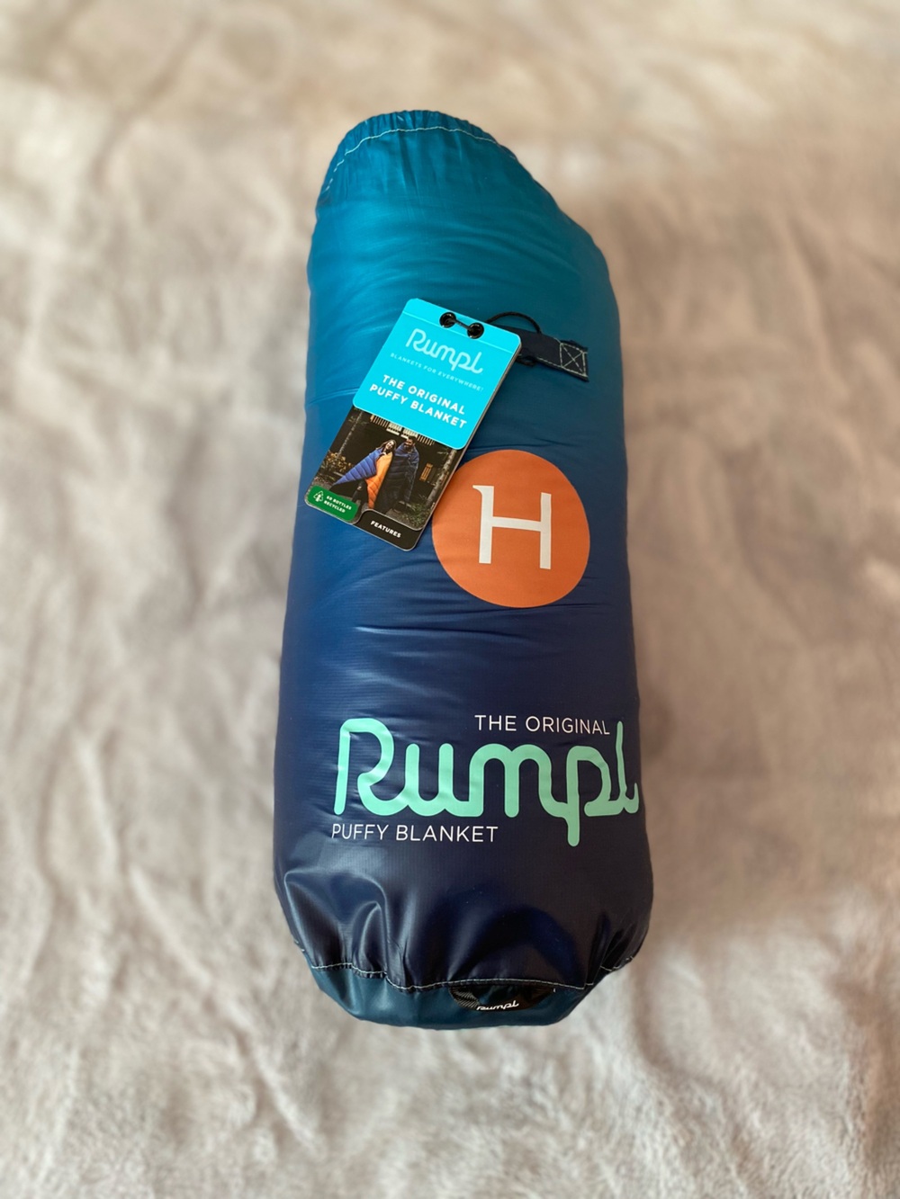 Rumpl original Ocean Fade puffy blanket
